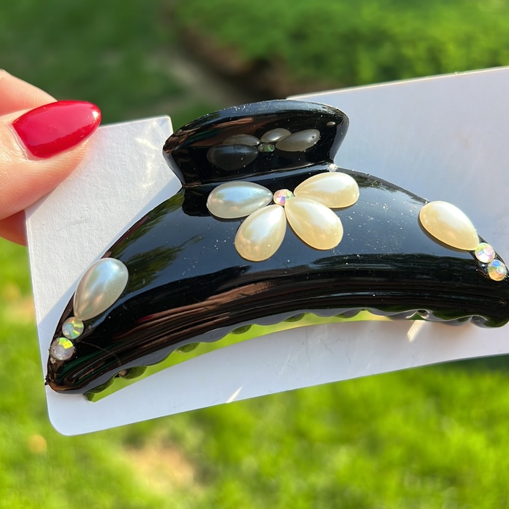New like hitting the hair accessory lotto! Assorted 5 Plastic Hair Clips - Picture 4 of 12